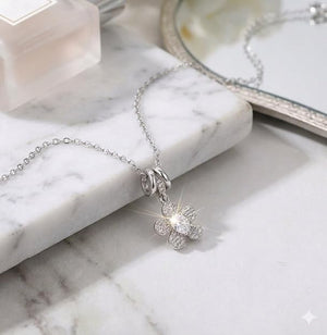 Niluk Elegant Silver-Tone Flower Pendant Necklace