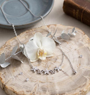 Niluk Elegant Gold-Plated Butterfly & Flower Necklace