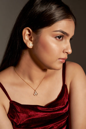 Niluk Gold-Plated Flower Pendant Necklace with Matching Earrings
