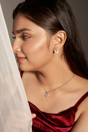 Niluk Gold-Plated Crystal Pendant Necklace with Matching Earrings