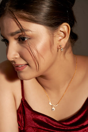 Niluk Gold-Plated Teardrop Crystal Pendant Necklace with Matching Earrings