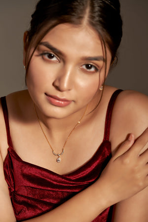 Niluk Gold-Plated Teardrop Crystal Pendant Necklace with Matching Earrings