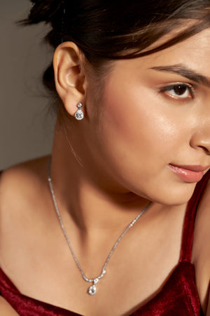 Niluk Gold-Plated Teardrop Crystal Pendant Necklace with Matching Earrings