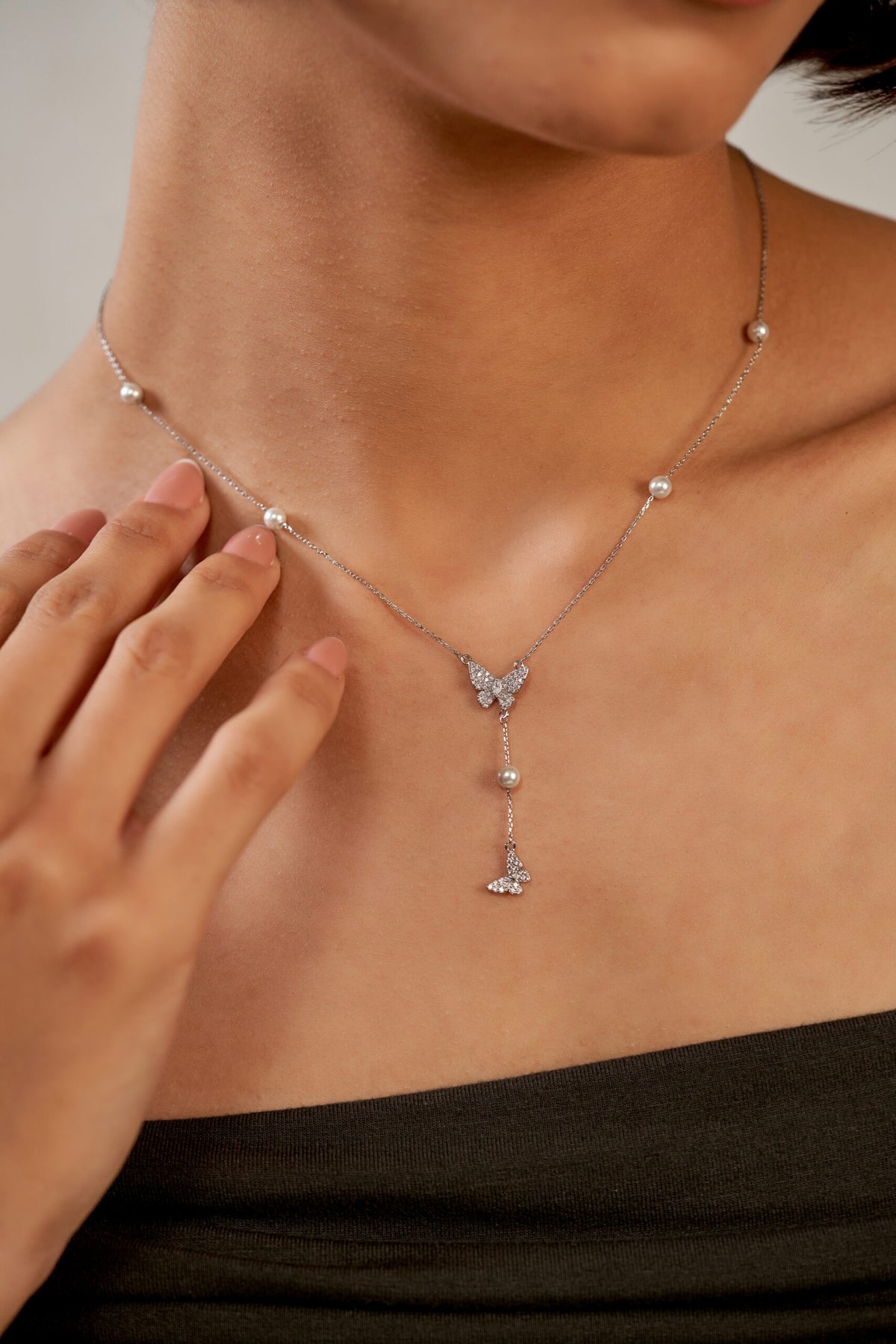 Niluk elegant rhodium butterfly pendant necklace with pearl drop