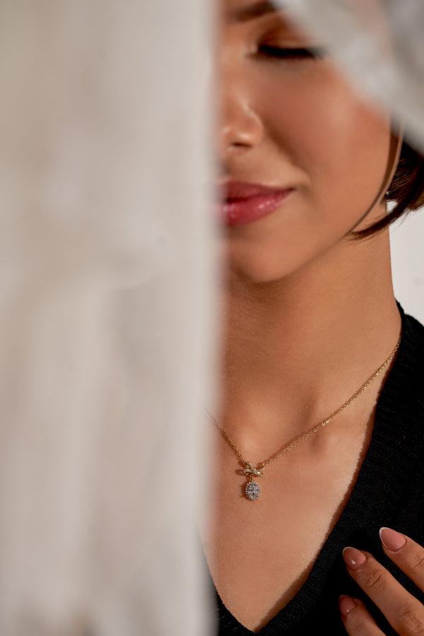 Niluk Gold-Plated Bow Pendant Necklace with Oval